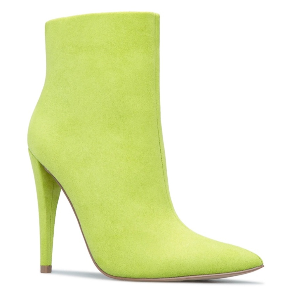 Ankle booties size 7 1/2 too small.